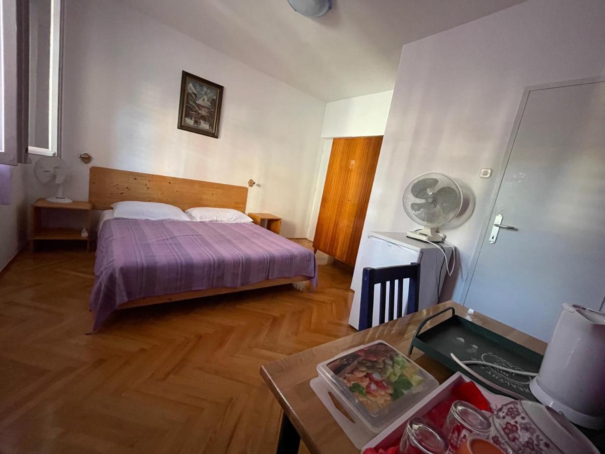 Hvar Guesthouse - Double Bedroom With Private Bathroom Jelsa  Kültér fotó
