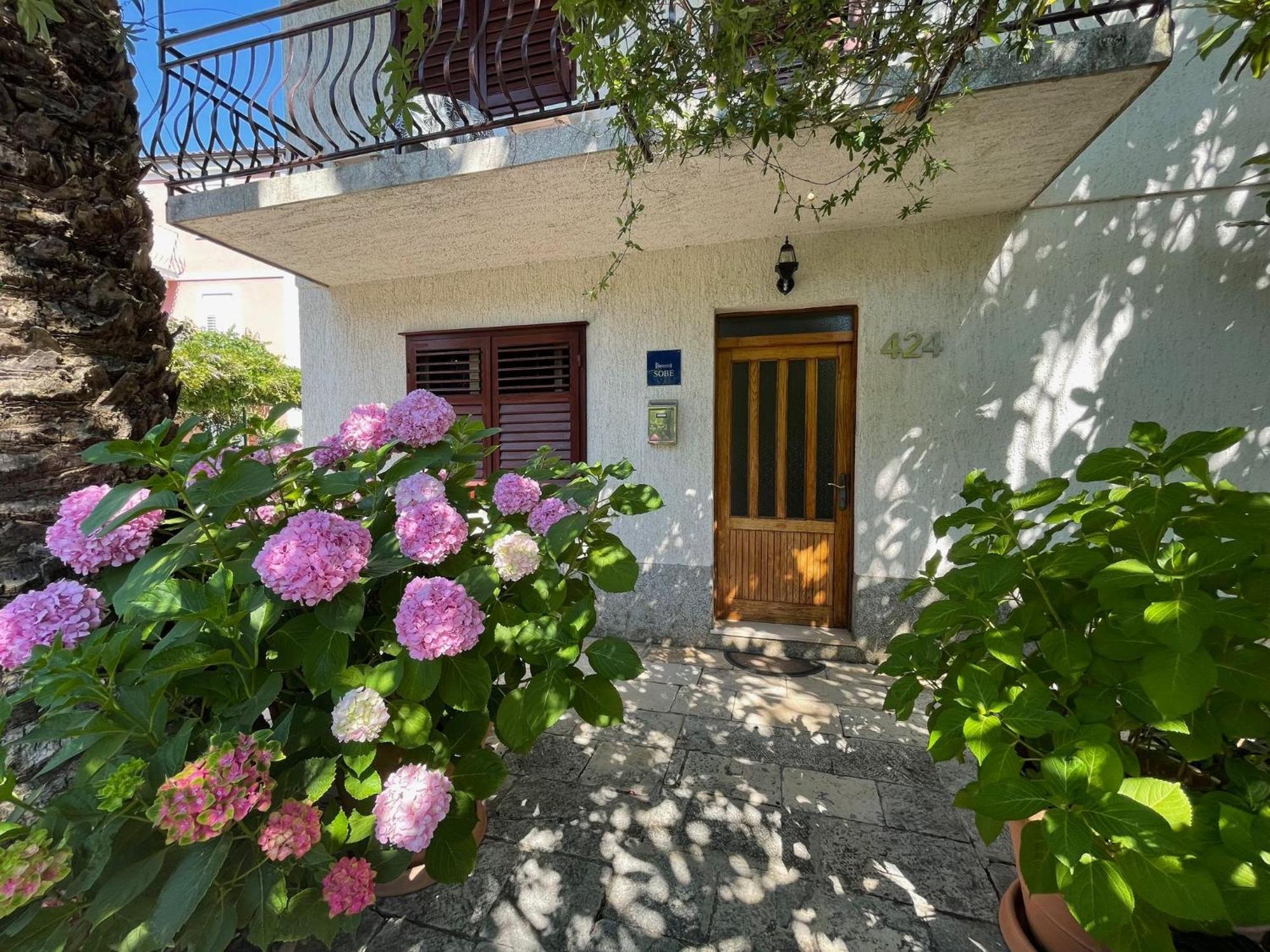 Hvar Guesthouse - Double Bedroom With Private Bathroom Jelsa  Kültér fotó